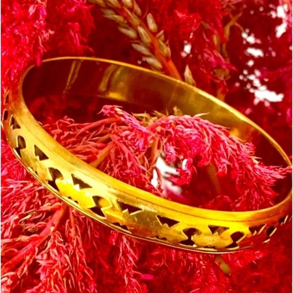 70’s Vintage Gold Tinged Brass Alloy Cutout Bracelet - Picture 3 of 17